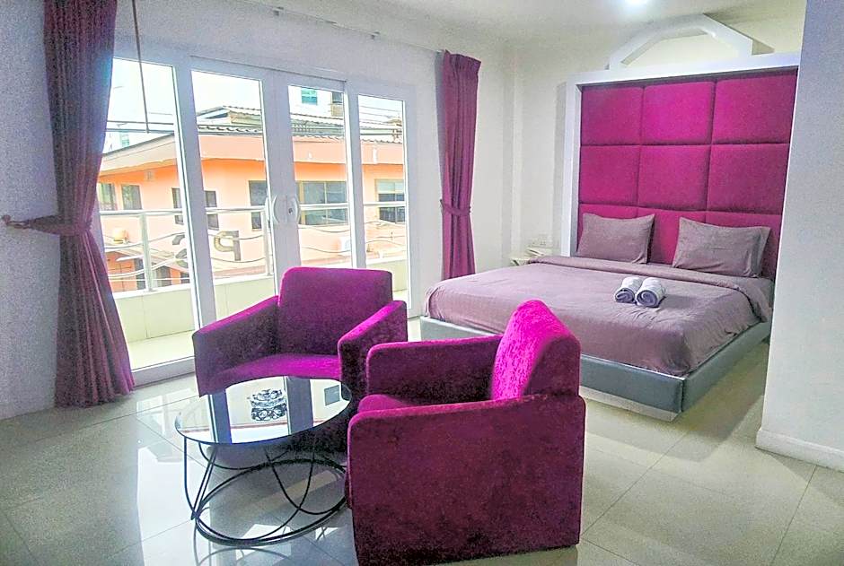 Titanic Residence-7 minute walk to the Beach