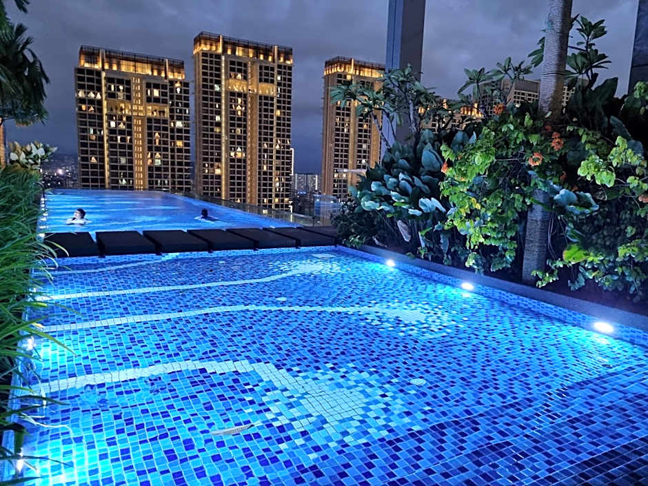 FREE Parking Revo Aurora I 2Bedroom l 5pax I Pavilion2