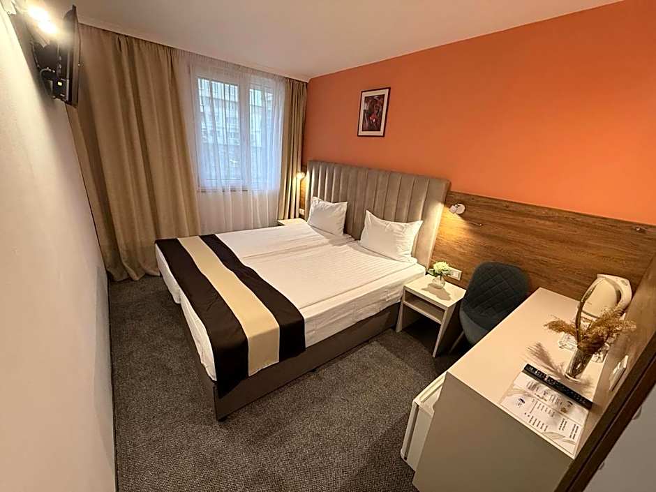 Hotel Forum - Free Parking for cars