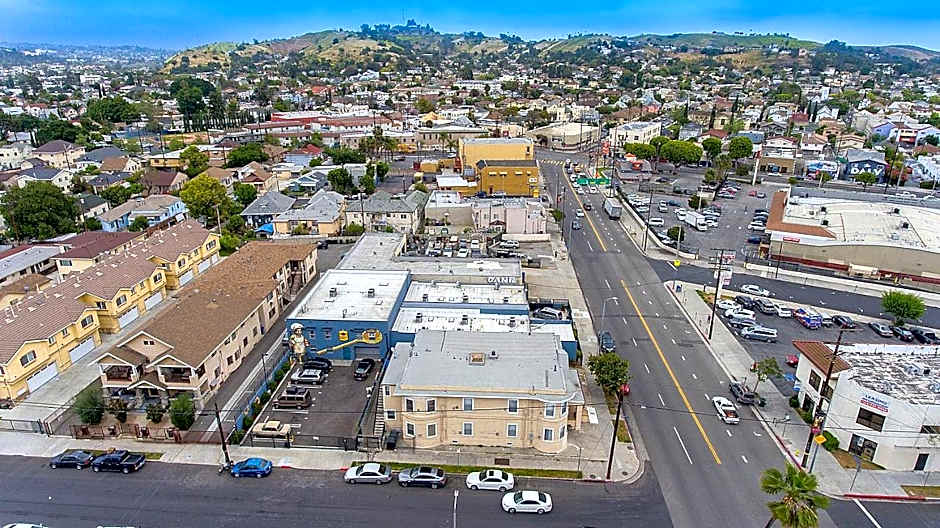 Pads on Pasadena Ave