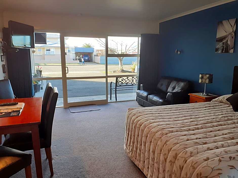 AAA Thames Court Motel