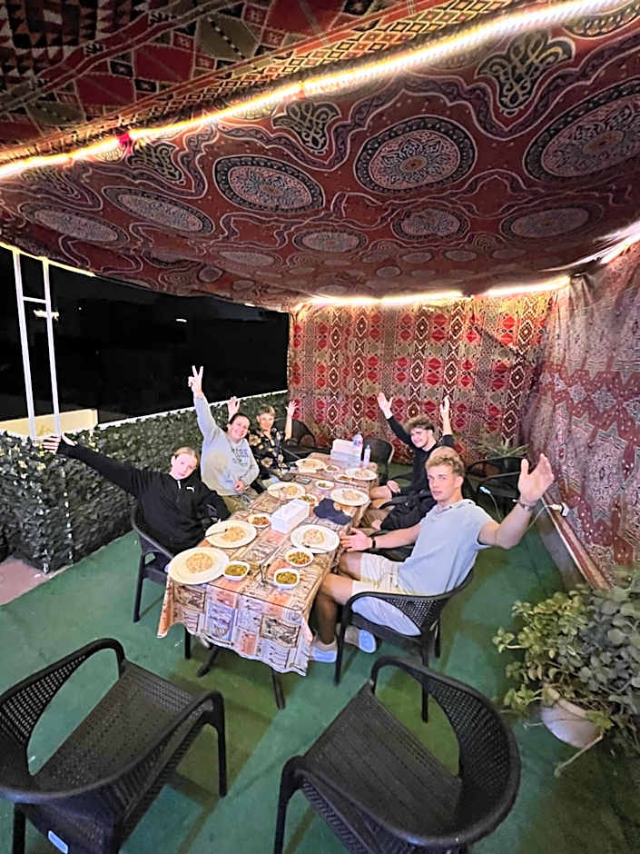 2 Jana Pyramids view inn