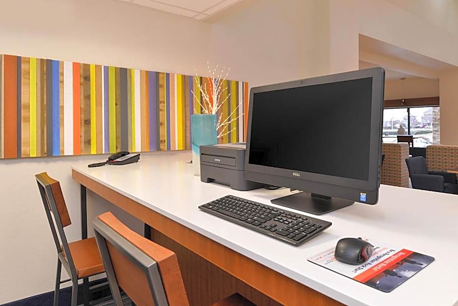 Holiday Inn Express & Suites Raleigh NE - Medical Ctr Area By IHG