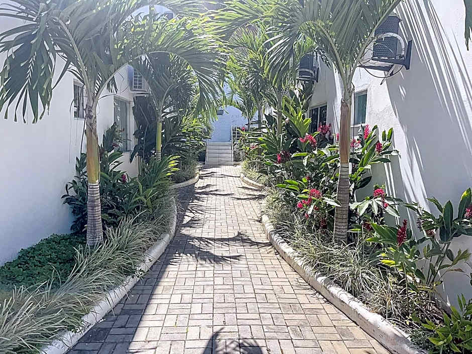 Apto Térreo com 2 quartos (ambos com ar split), sendo 1 suíte, internet privativa 300MBPS, no Residencial Vila Regina, condominio com piscina e área gourmet bem próximo a praia de Taperapuã