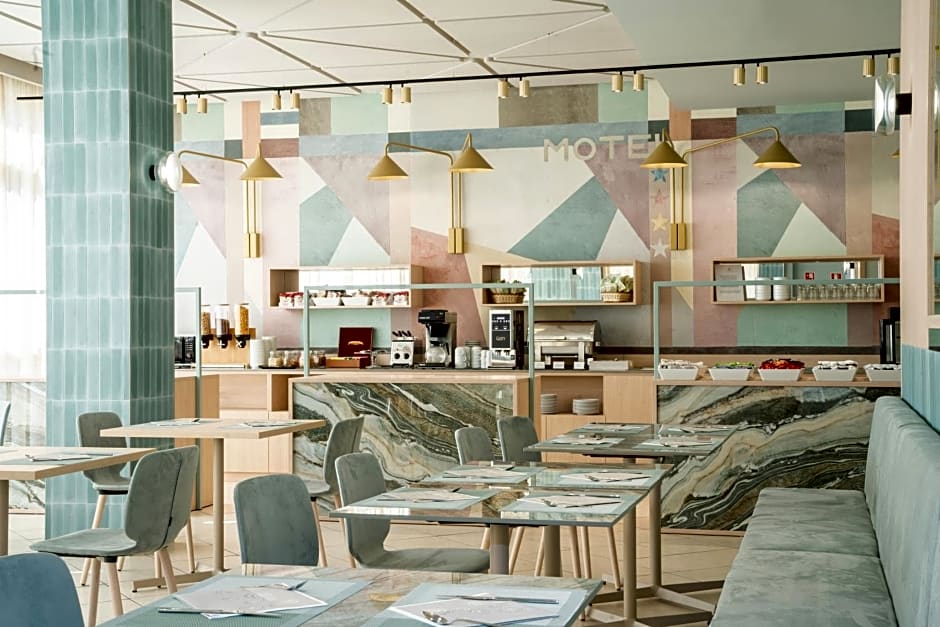 Unique Hotel