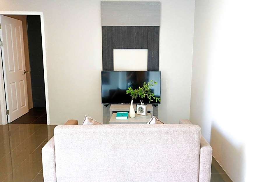 RQ Bangkok Sukhumvit 107 by Collection O