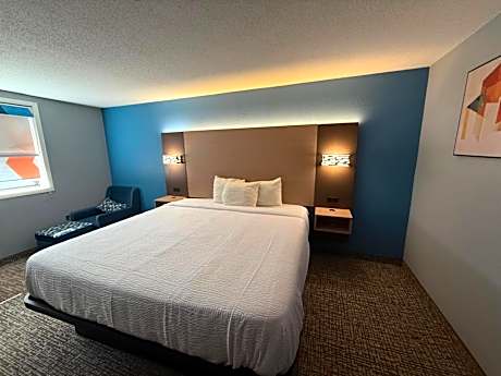 Standard King Room - Non-Smoking