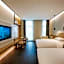 Yuhai Moqi Hotel (Hangzhou Bay Financial Plaza)