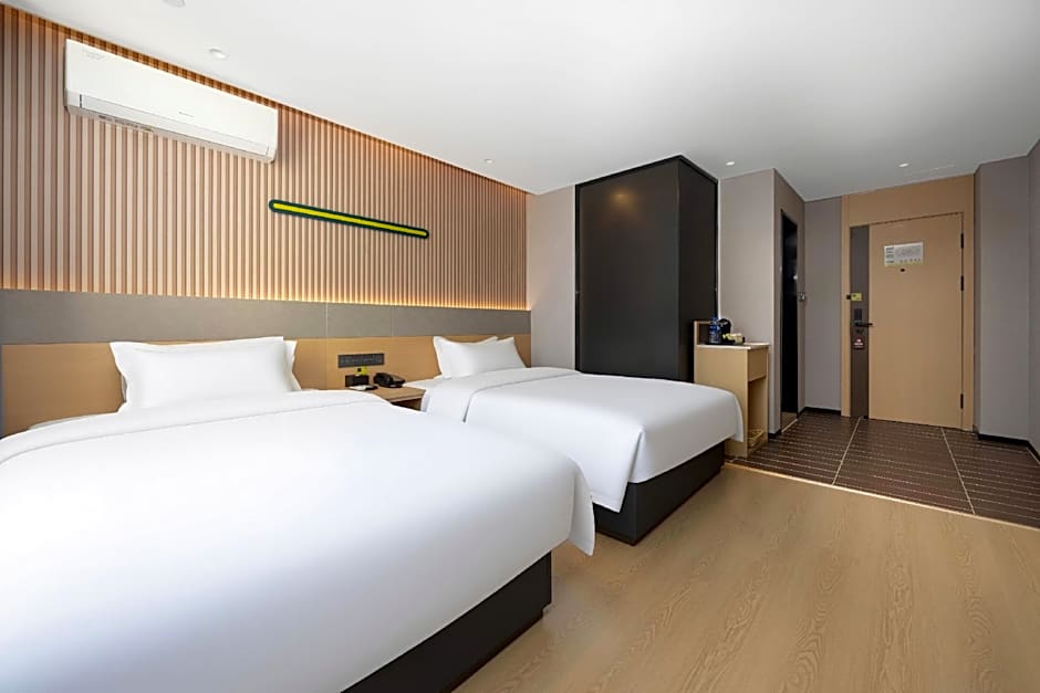 IU Hotel Baoding Goverment Shidai