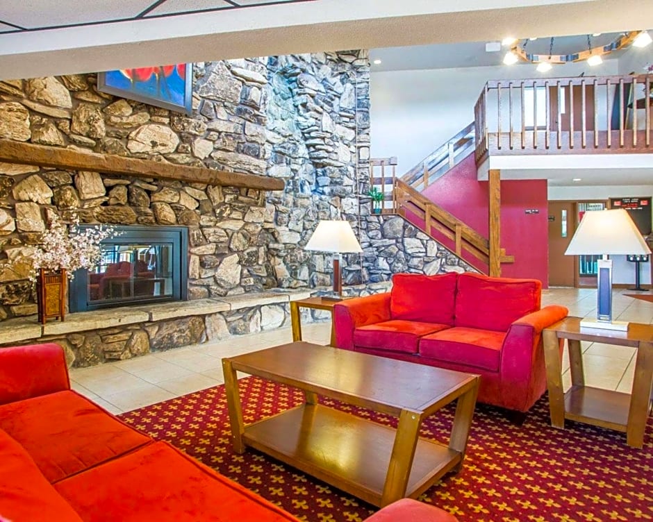 Econo Lodge Inn & Suites Stevens Point