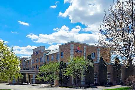 Comfort Inn & Suites Grafton-Cedarburg