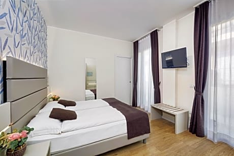 Double Room with Partial Sea View