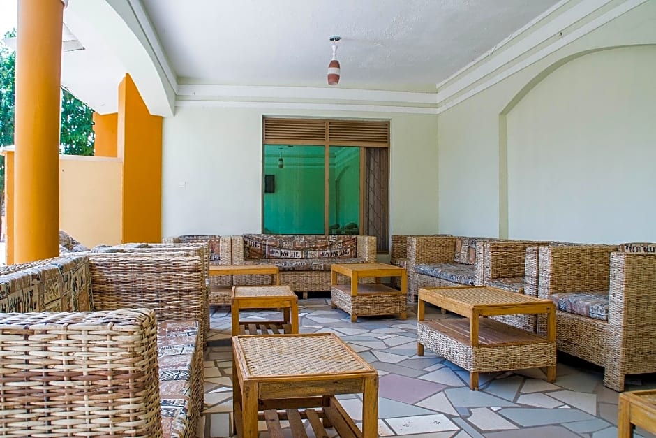 Tropical Suites Hotel