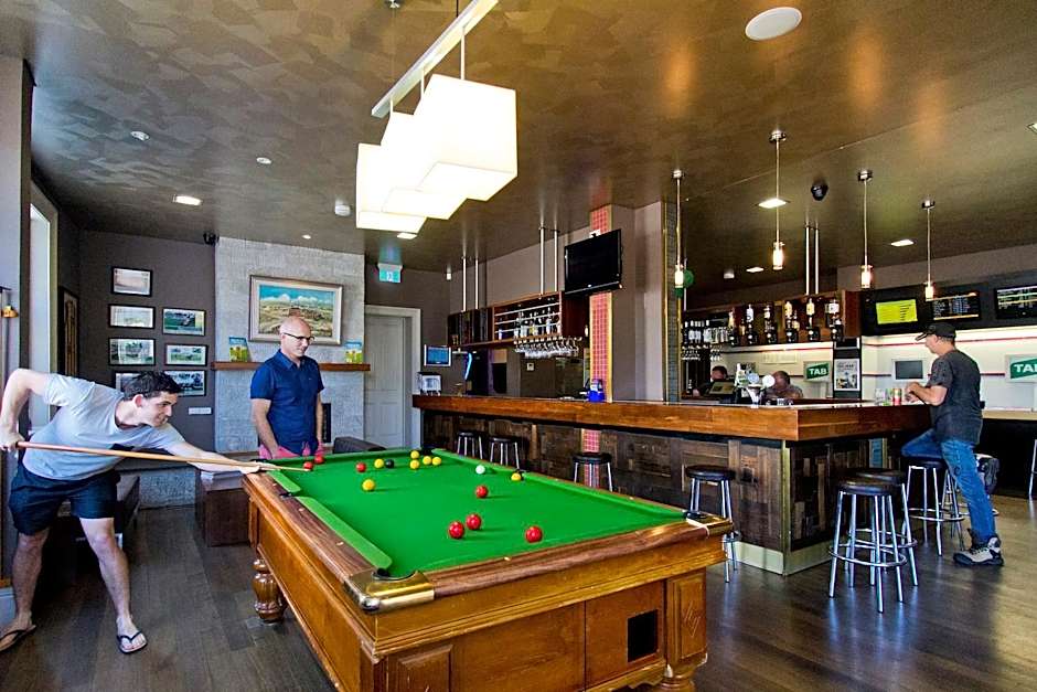 Deloraine Hotel