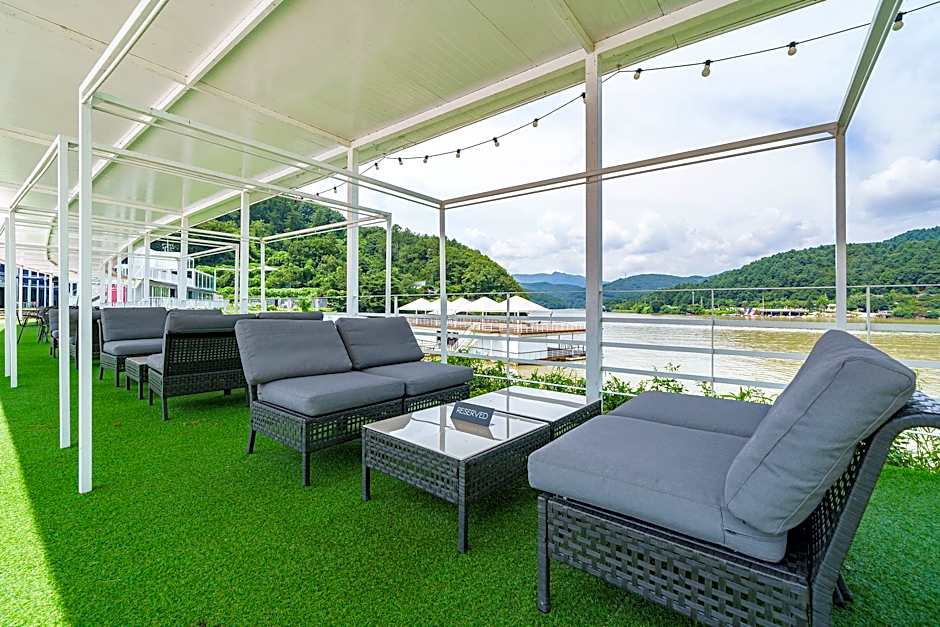 Parotia waterhouse hotel