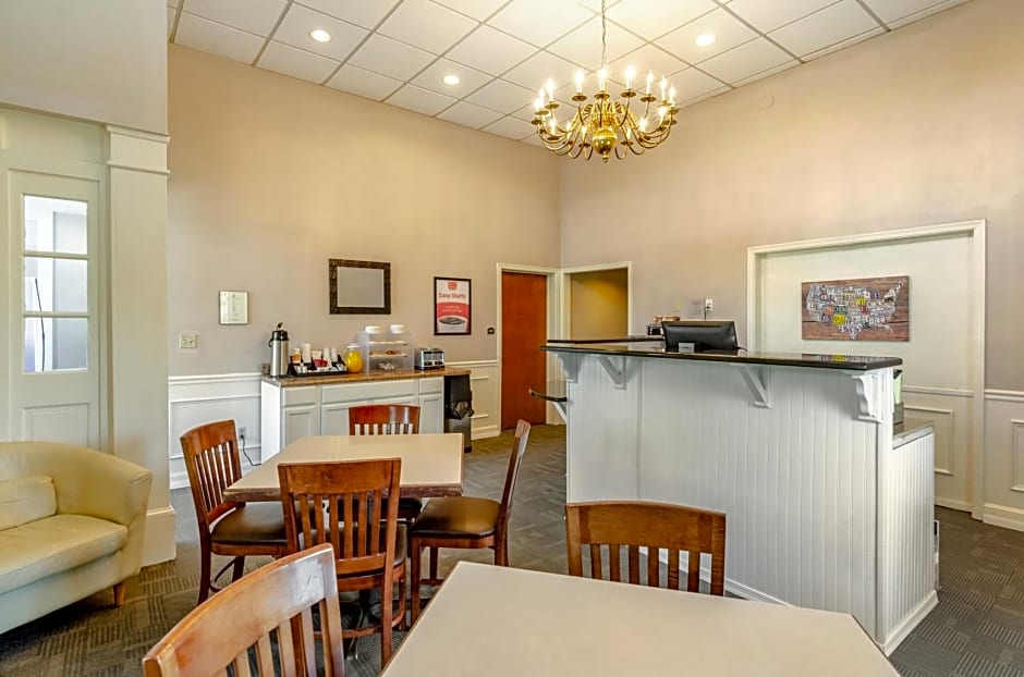 Econo Lodge Inn & Suites Radford-Blacksburg Area