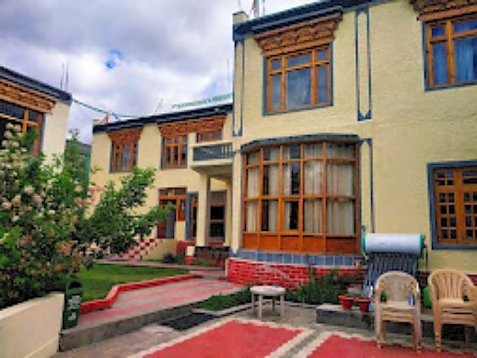 Hotel Lonchay Residency