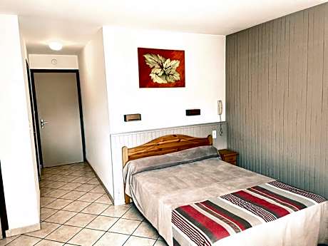 Classic Studio with Terrace & Mountain View (2 Adults)
