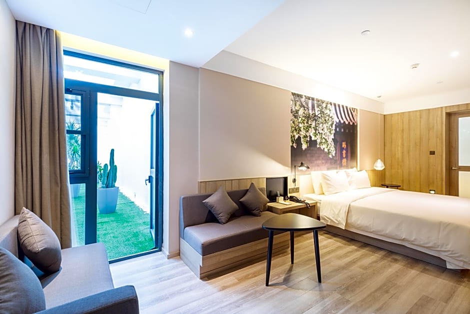 Atour Hotel (Jining Taibai Road Canal City)