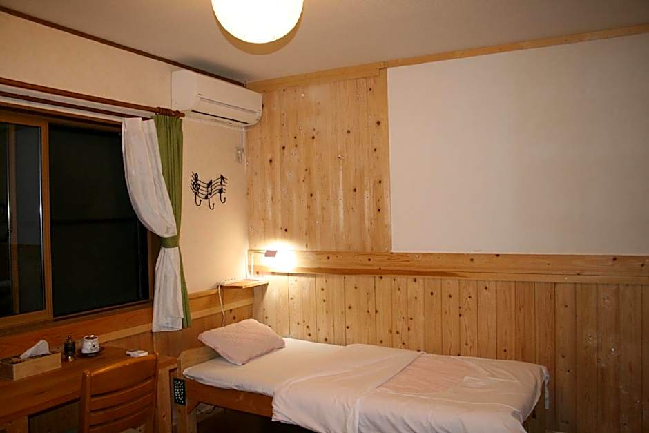 Azumino Backpackers 山の風
