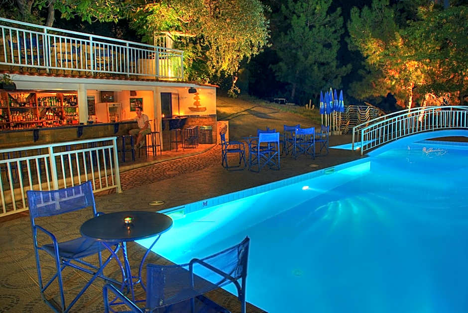 Hotel Emerald and Suites