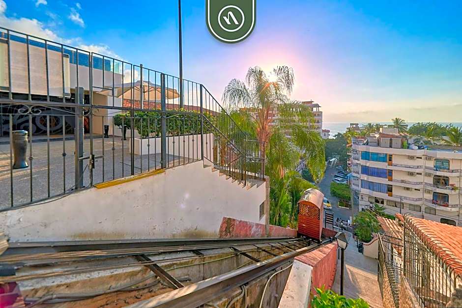 1 BR Condo - Amazing Sunsets Froom the Roof - Pool