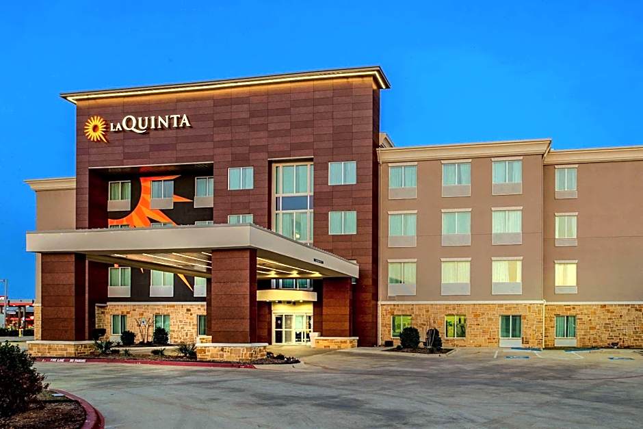 La Quinta Inn & Suites by Wyndham Northlake Ft. Worth