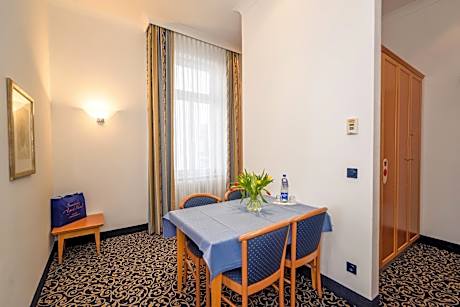 Studio with Balcony - Forest Side