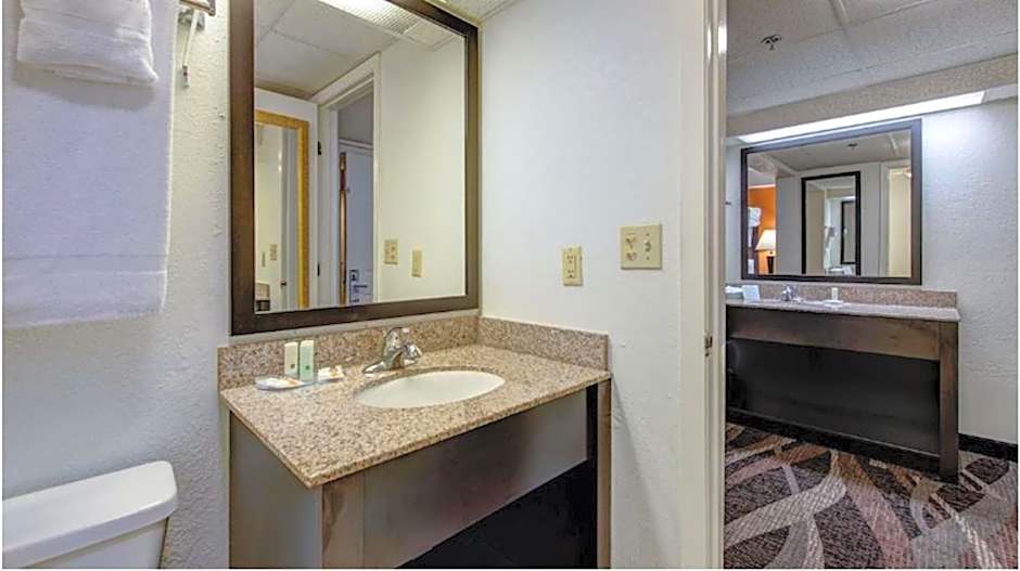Quality Inn Creekside - Downtown Gatlinburg