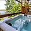 Rustic Waterfront Chalet Panoramic View and Spa