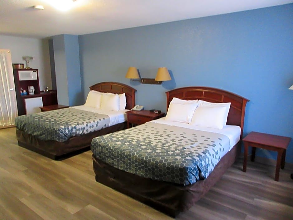 Econo Lodge Inn & Suites