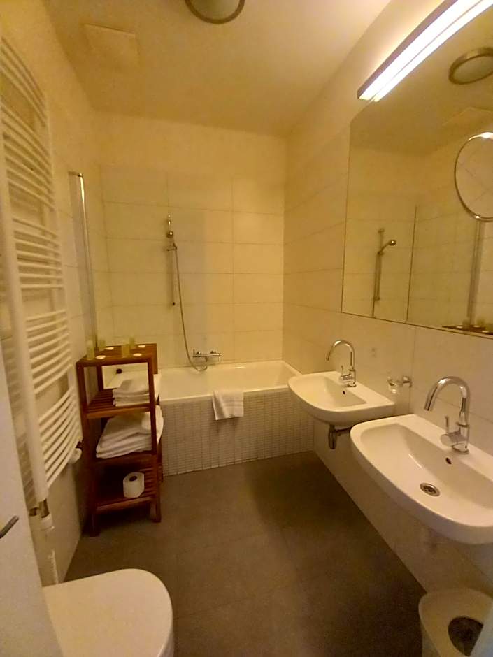 James Hotel & Apartments