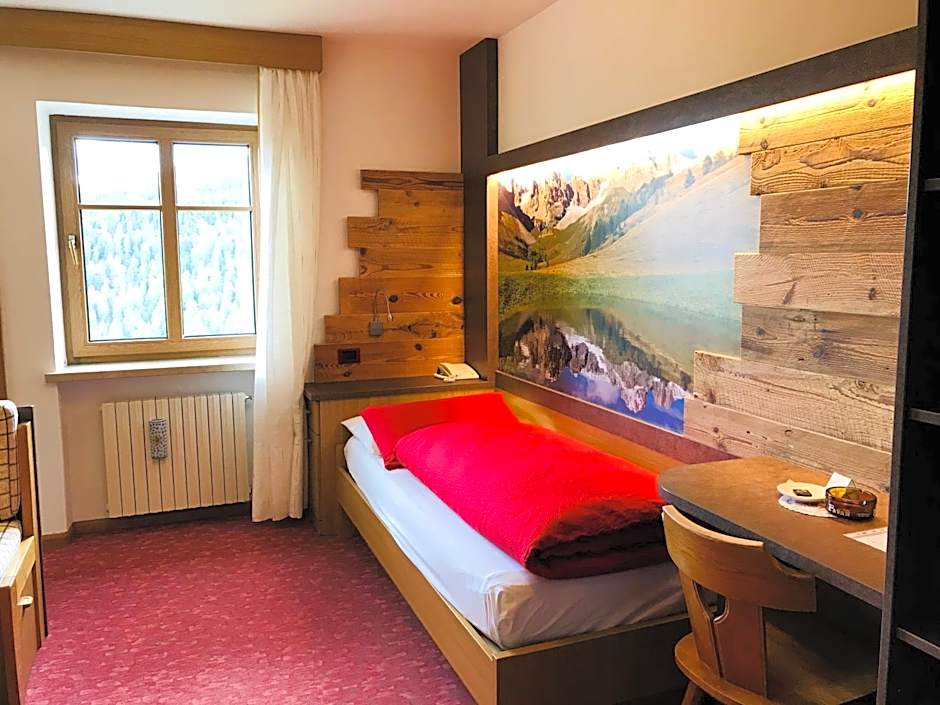 Rifugio Capanna Passo Valles