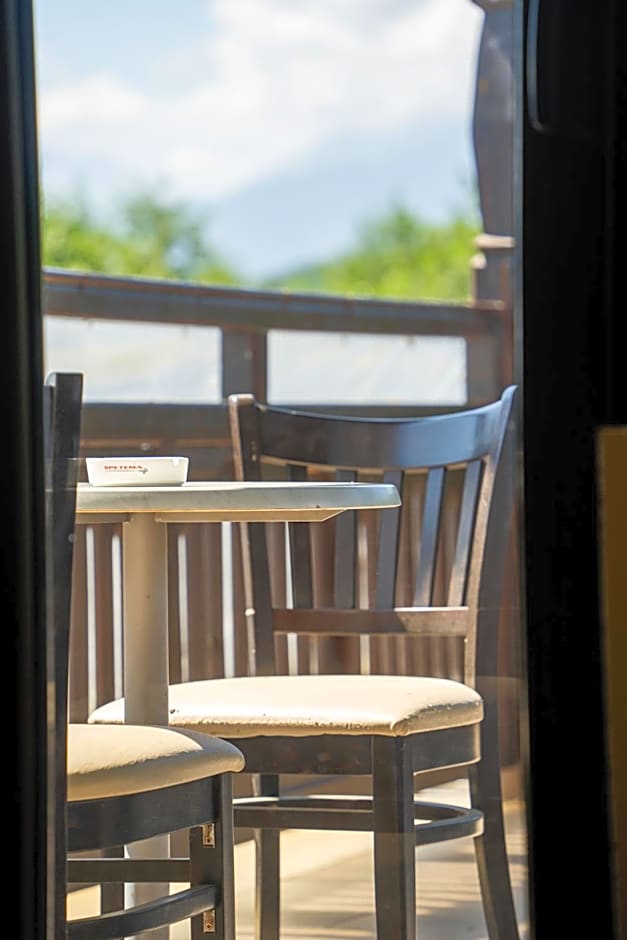 Rusaliite Adventure House