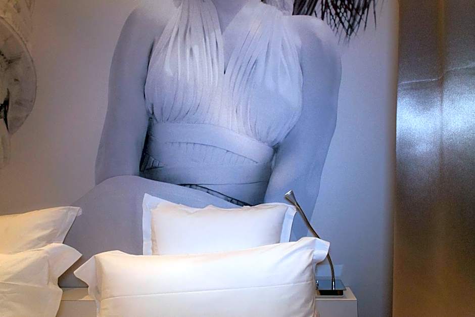 Hotel Sixteen Paris Montrouge