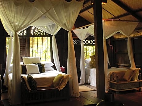Black Coral Villa with Sundeck