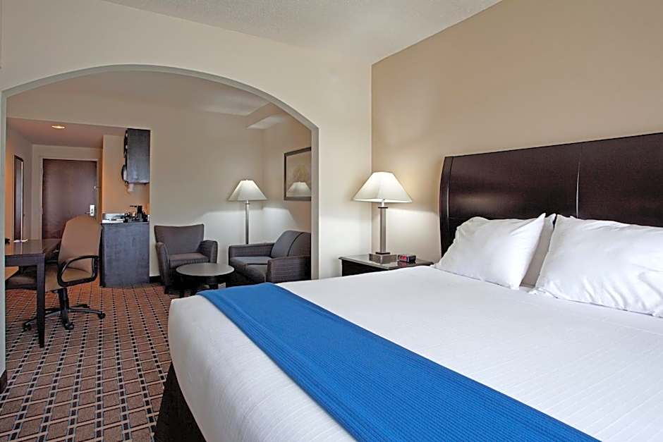 Holiday Inn Express & Suites Hope Mills-Fayetteville Arpt by IHG