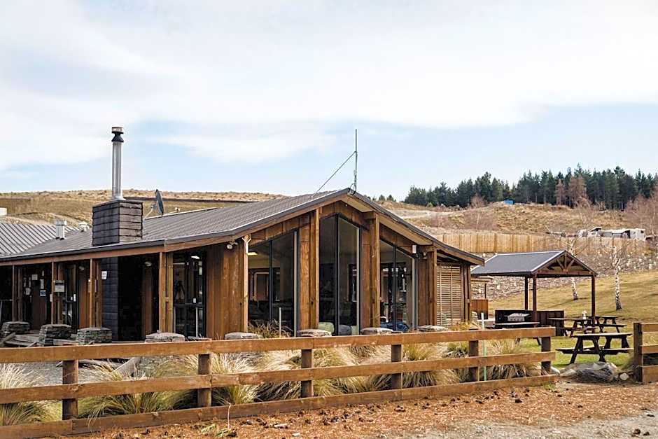 Lakefront Lodge Backpackers