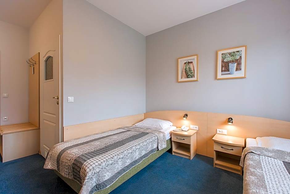 HOTEL ŁABĘDY i Hostel Łabędy