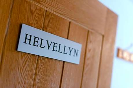 Standard Twin Room with Mountain View