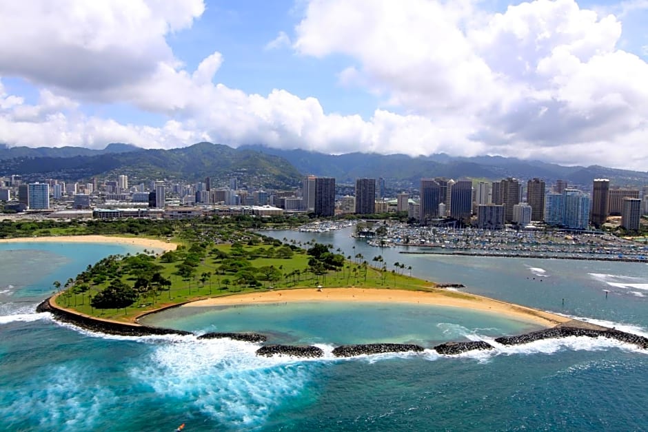 Ala Moana Honolulu by Mantra