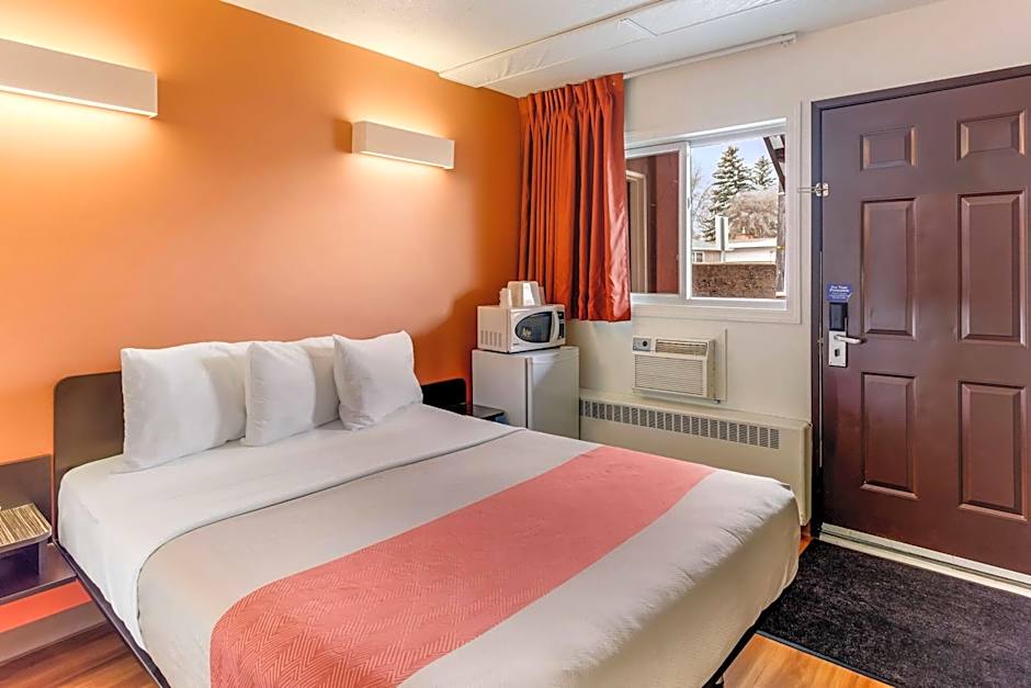 Motel 6-Lethbridge, AB