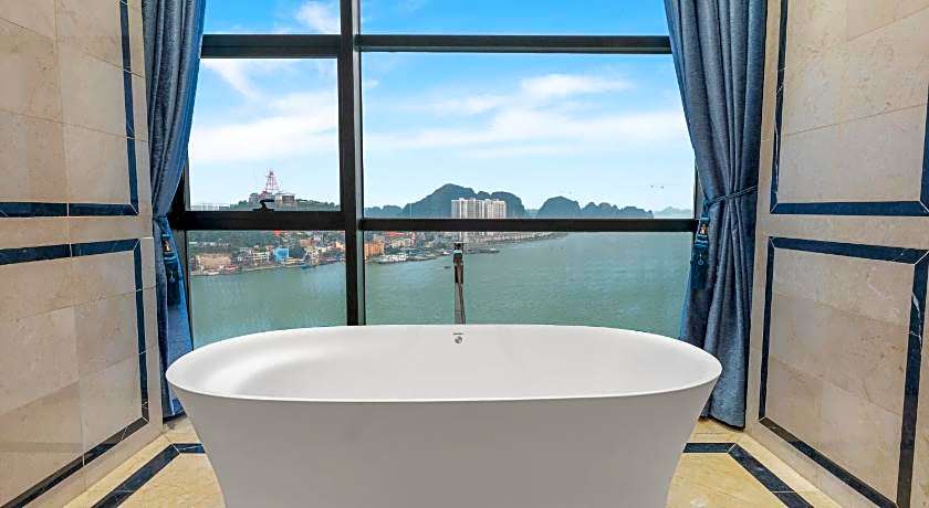 Wyndham Legend Halong