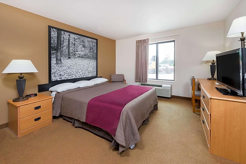 Super 8 by Wyndham Columbia Clark Lane