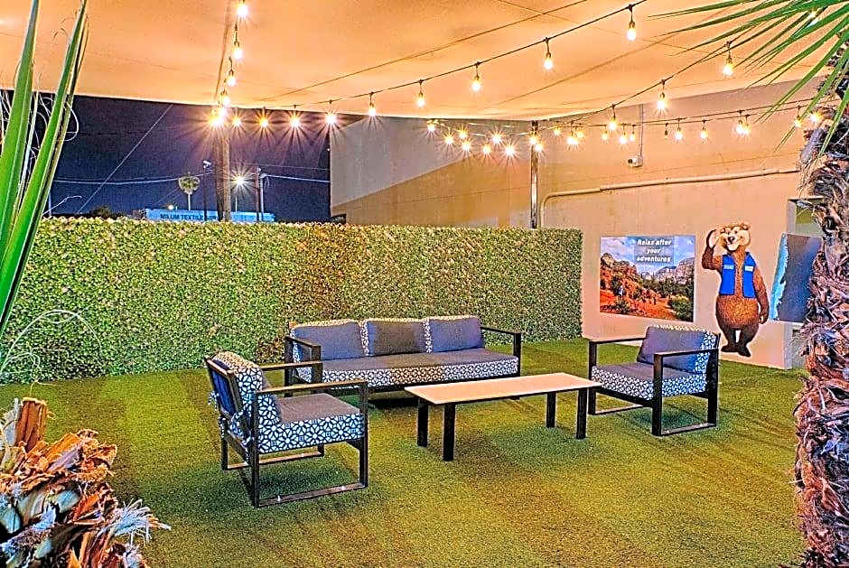 Travelodge Phoenix Downtown – Phoenix, AZ