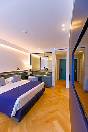 Deluxe Double or Twin Room with Balcony