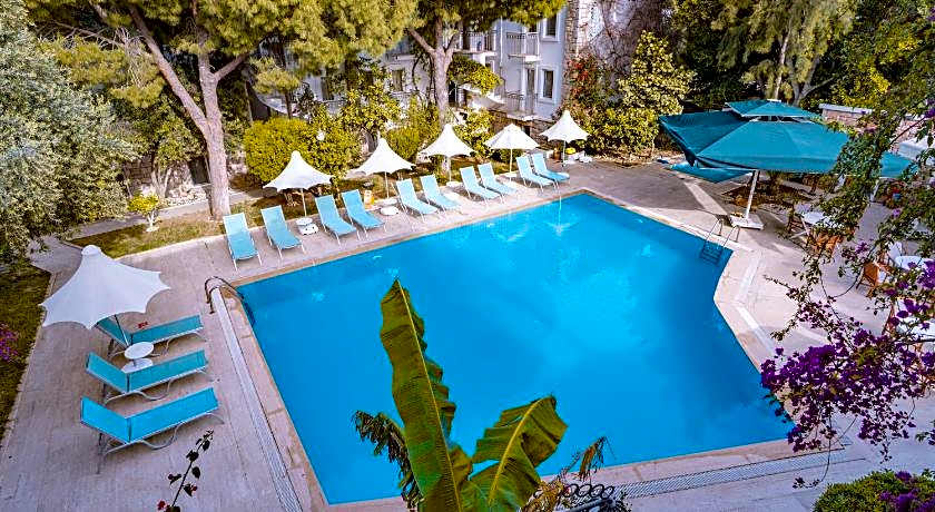 Moonshine Hotel & Suites