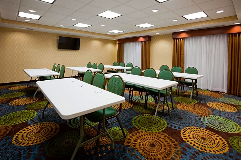 Holiday Inn Express & Suites Fort Dodge, an IHG Hotel