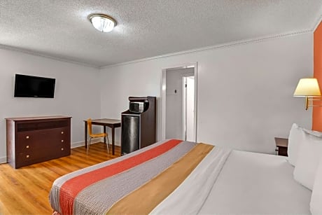 Queen Room - Disability Access - Non-Smoking