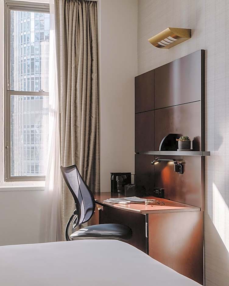 Club Quarters Hotel, Wacker at Michigan
